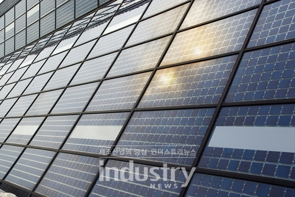 인천경제자유구역청은 지속가능한 친환경에너지 도시 조성을 위해 IFEZ(인천경제자유구역) 관내 단독·공동주택을 대상으로 신재생에너지 설치 보조금을 지원한다고 밝혔다. [사진=dreamstime]