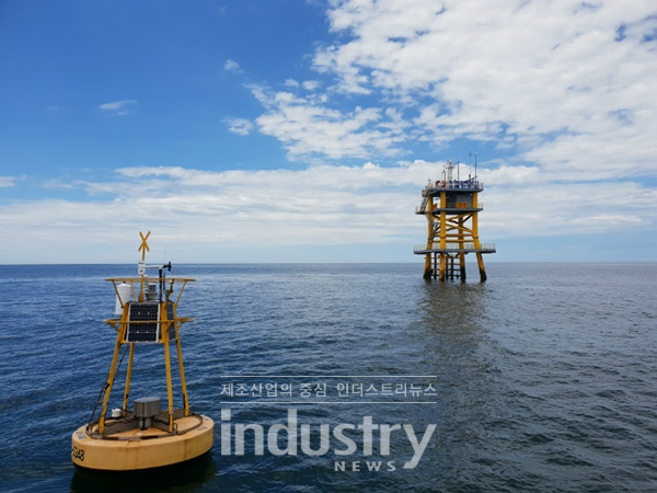 안정적이고 경제적인 해상풍력단지 운영을 위한 해상풍력단지 환경모니터링 시스템이 개발돼 시범 운영되고 있다. [사진=한전전력연구원]