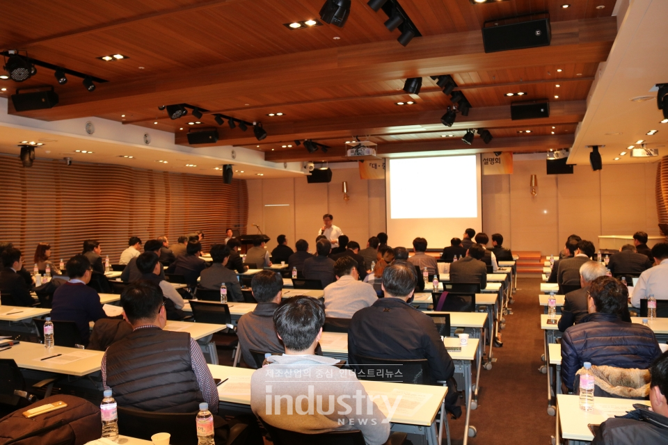 지난 12일 오후 3시 서울 상암동 중소기업DMC타워 3층 대회의실에서 ‘2019 대･중소 상생형 스마트공장 구축지원 사업’ 서울지역 설명회가 열렸다. [사진=인더스트리뉴스]
