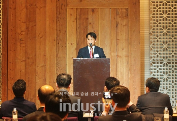 지난 12월 진행된 해양플랜트 벌크성 기자재 표준화 기술세미나에서 연설 중인 국가기술표준원 이상훈 표준정책국장 [사진=산업통상자원부]