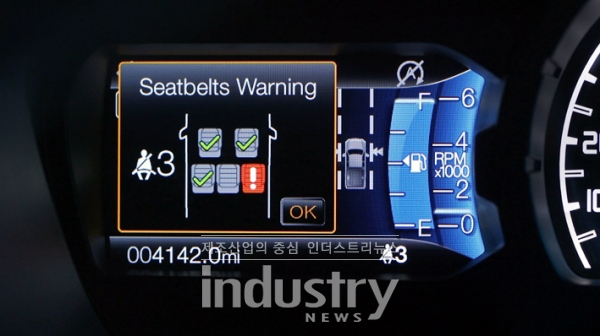 포드의 2019년형 레인저 픽업트럭에 탑재된 전좌석 안전벨트 감시시스템 '벨트 모니터'. [사진=포드코리아]