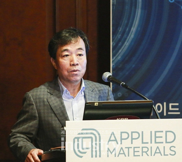 어플라이드머티어리얼즈코리아 박래학 전무는 “4차 산업혁명 시대에 접어들면서 메모리 반도체에 대한 수요가 급격히 증가하고 있다”고 말했다.