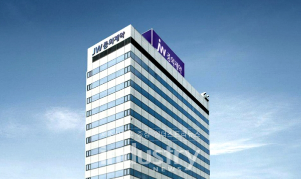 중외제약이 표적항암제 신약 후보물질 ‘CWP291’의 임상 1상을 통해 안전성과 일부 유효성을 확인했다. [사진=JW중외제약]