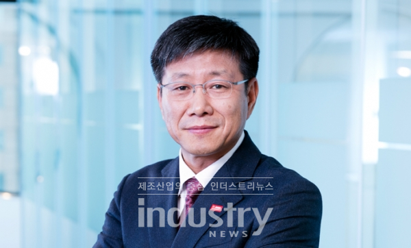 한국바스프(대표 김영률, 사진)가 기존 철근 콘크리트 전신주를 대체할 차세대 복합소재 전신주의 본격 상용화를 위한 첫 단추를 꿰었다. [사진=한국바스프]