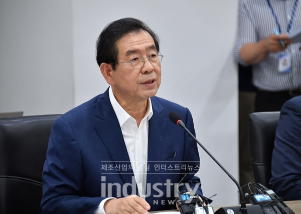 일본 수출규제 관련 대책회의에 참석한 박원순 서울시장 [사진=서울시]