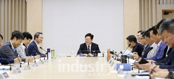 경기도가 일본 화이트리스트 배제에 맞서 추경 예산을 편성했다. [사진=경기도]