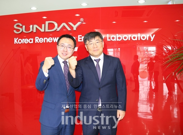 화웨이와 에스디엔은 한국시장에 알맞은 제품개발을 통한 저변 확대에 힘을 합치기로 했다. 사진 왼쪽부터 화웨이 탕밍황 부서장과 에스디엔 박학봉 전무 [사진=인더스트리뉴스]