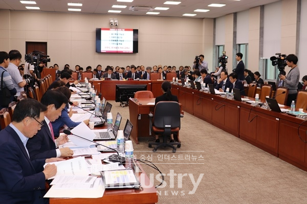 10월 7일 국회 본관에서 산업통상자원중소벤처기업위원회의 국정감사가 진행됐다. [사진=인더스트리뉴스]