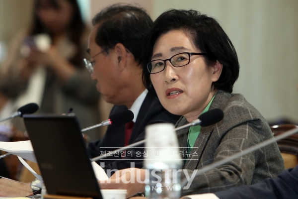 바른미래당 김삼화 의원이 10월 14일 진행된 산업통상자원중소벤처기업위원회 발전5사 국정감사에서 질의를 이어가고 있다. [사진=김삼화 의원실]