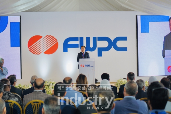 한전 김종갑 사장이 푸제이즈 풍력발전소 준공식에서 기념사를 하고 있다. [사진=한국전력]