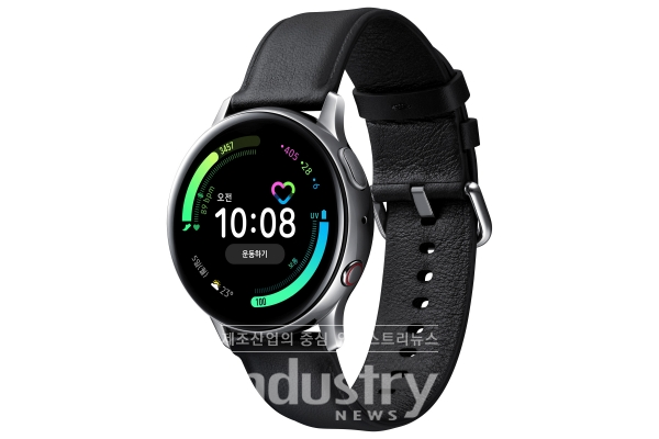 삼성전자에서 출시한 갤럭시 워치 액티브2 LTE 모델 [사진=삼성전자]