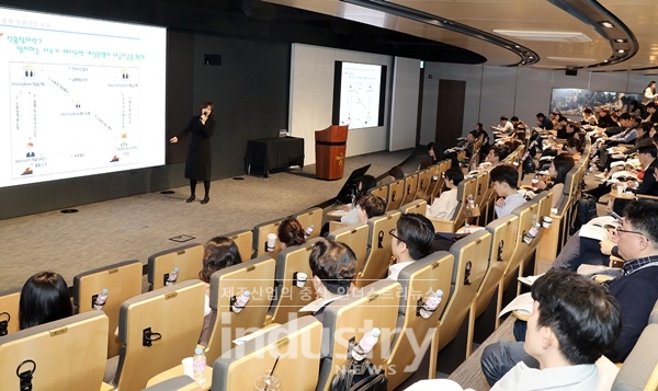 KEB하나은행이 중소기업의 수출입 업무 지원에 나섰다. [사진=하나은행]