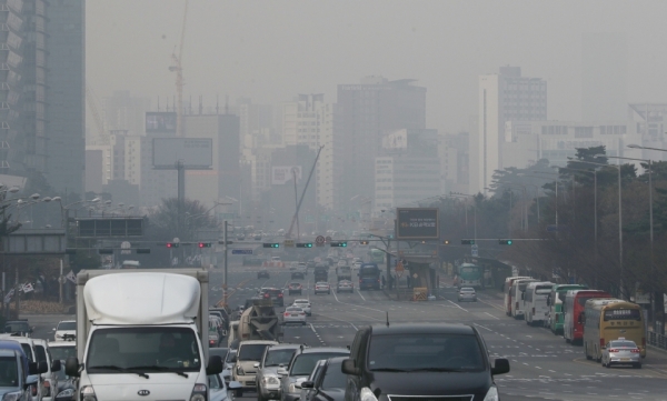 올해 2월부터 미세먼지 저감을 위한 특별법이 시행됐다. 미세먼지와 관련한 산업이 점차 부각되는 것이다. [사진=국민소통실]