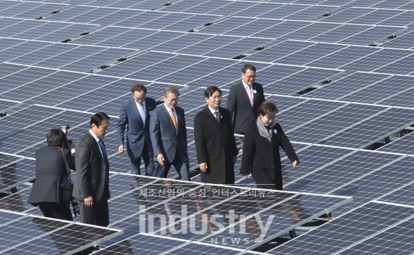 문재인 대통령은 10월 30일 개최된 ‘새만금 재생에너지 비전 선포식’에서 새만금에서 대한민국 새천년의 에너지 역사가 새롭게 시작된다고 축사했다. [사진=산업통상자원부]