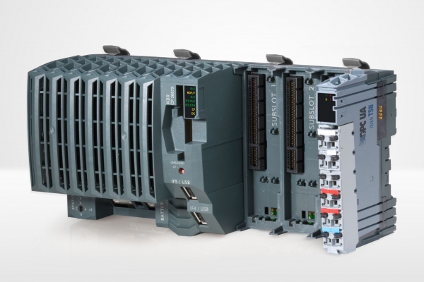 산업용 PC 성능과 X20 컨트롤러 시리즈의 콤팩트한 디자인을 결합한 X20CP3687X 컨트롤러의 모습 [사진=B&R]