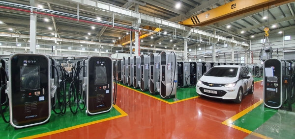 CES 부스에 전시된 대영채비의 전기차 충전기 [사진=대구시]