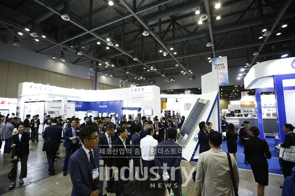 국내외 주요 태양광 기업들에게 실질적인 비즈니스 기회를 제공했다는 평가를 받고 있는 '2019 엑스포 솔라' 전경 [사진=인더스트리뉴스]