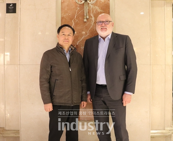 알앤티씨 김종인 대표와 ㅇㅇㅇㅇ 모습 [사진=인더스트리뉴스]