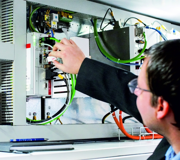 C6930 캐비닛 PC는 Eagle 레이저 절단기의 고성능을 위해 필요한 컴퓨팅 파워를 제공한다. [사진=Power-Tech]