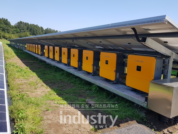 금비전자의 스트링인버터 ‘SOLAIZER 인버터’가 설치된 제주혁정 태양광발전소 전경 [사진=금비전자]