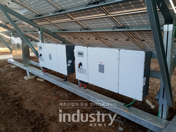 가격경쟁력 있는 ABB의 100kW급 ‘PVS-100-TL’ 제품은 중소규모 발전소를 타깃으로 하고 있다. [사진=알피오]