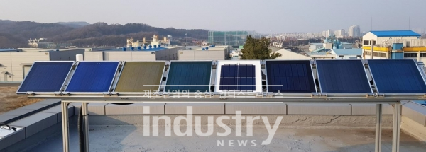 충북테크노파크 옥외에 컬러별 설치 후 모니터링 진행, 태양광 모듈 신뢰성 평가 등 여러 테스트를 통해 우수한 성능을 입증해냈다. [사진=디엔에프]