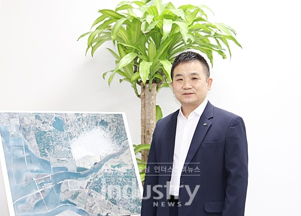세계최대 수상태양광사업의 성공적인 수행을 위해 별도의 전담조직으로 구성된 한수원 새만금사업추진단 진현태 실장 [사진=인더스트리뉴스]
