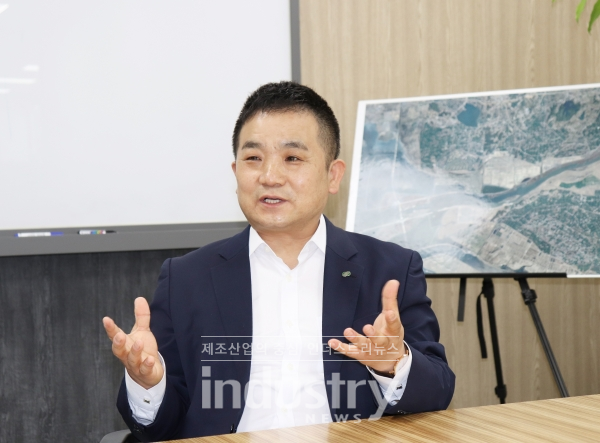 진현태 실장은 “새만금 사업은 많은 관심이 집중된 사업인 만큼 공유수면 점·사용허가 등 추가 인·허가를 완료해 사업 적기 준공에 매진하겠다”고 밝혔다. [사진=인더스트리뉴스]