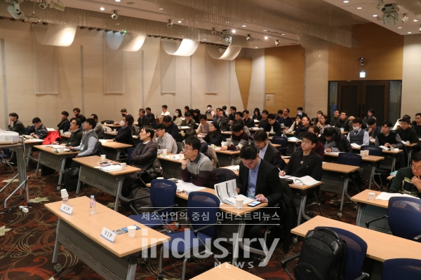 한국미래기술교육연구원이 오는 5월 21일 ESS 시장 위기극복 모색하는 세미나를 개최한다. 위의 사진은 지난 2월 개최됐던 세미나의 모습 [사진=인더스트리뉴스]