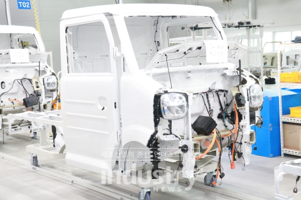 디피코의 생산공장에서 전기화물차를 생산하는 모습 [사진=인더스트리뉴스]