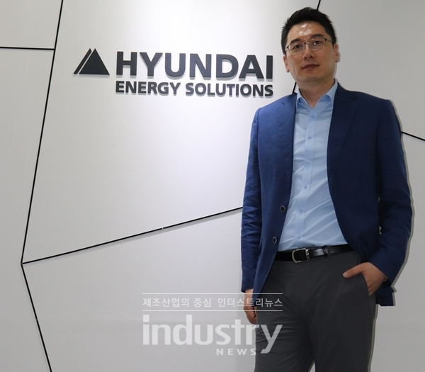 현대에너지솔루션 주성석 국내영업부문장은 “M6, M10, M12 등 대면적 웨이퍼를 적용한 모듈 개발 및 500W 이상의 전 제품에 양면모듈 기술을 적용해 나갈 계획”이라고 밝혔다. [사진=인더스트리뉴스]