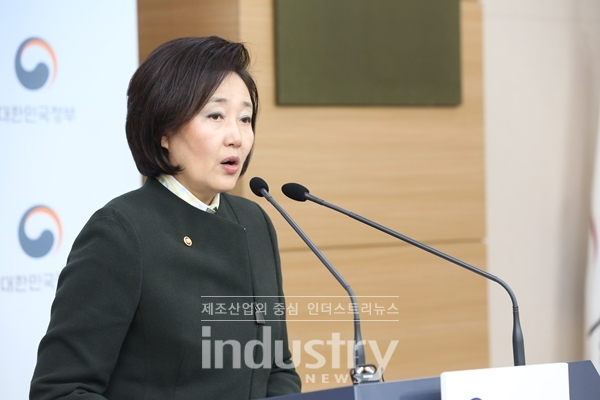 중소벤처기업부는 내년도 예산을 30% 확대해 중소기업들의 디지털화에 속도를 낸다는 입장이다. [사진=중소벤처기업부]