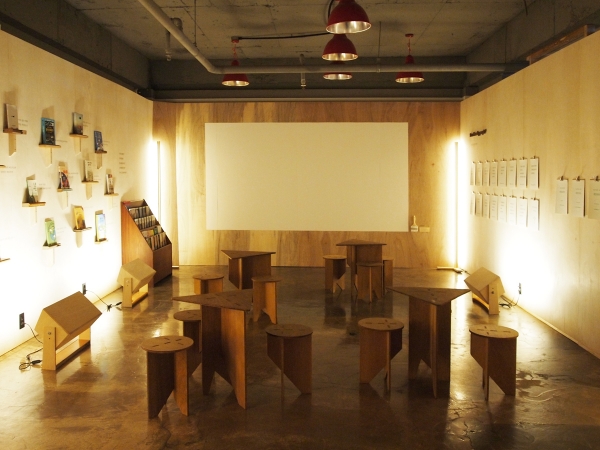 에너지·소통·공감 카페 '1.5oC'의 내부 탄소저감 제품 전시 공간 [사진=제주에너지공사]