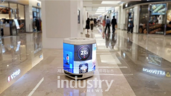 자율주행 미디어 로봇, 큐브릭 [사진=인티그리트]