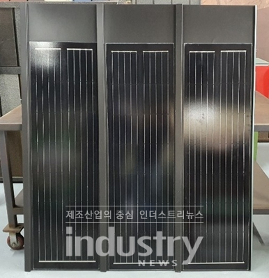 국내 최초로 포스코의 금속방열강판과 고효율 단결정 셀을 결합한 강판일체형 BIPV ‘Pos Solar’. [사진=세종인터내셔널]