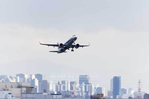 화이자 코로나 백신 효과 발표 이후 항공업체들 주가가 일제히 상승했다. [사진=utoimage]