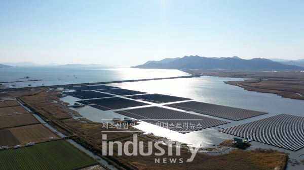 중부발전과 탑인프라가 준공한 전남 고흥 남정수상태양광발전소 전경 [사진=한국중부발전]