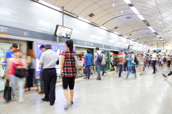 제2차 미세먼지 계절관리제에 따라 다중이용시설 3,700여 개에 대해 실시간 초미세먼지 농도 관측 운영 현황과 공기정화설비 설치·관리 등에 대한 현장점검도 실시된다. [사진=utoimage]