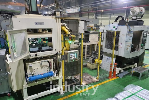 시장의 다품종 소량생산 요구에 직면한 경남 자동차부품업들이 제조시설의 자동화, 스마트공장 도입을 서두르고 있는 양상이다. [사진=경남도청]