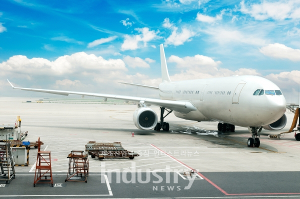 수주산업인 항공제조업은 대규모 투자와 장주기 회임산업으로 높은 부채비율과 코로나19 장기화에 따른 신용도 하락으로 금융권 접근이 힘든 실정이다. [사진=utoimage]