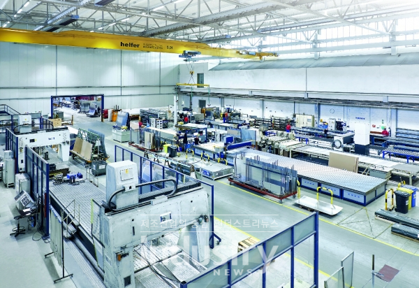 A&T는 Harmuth CNC Fréstechnik의 7개의 다른 대형 생산 밀링 머신을 사용하며, 각각은 관련된 특정 업무에 정밀하게 맞춤화 된다. [사진=Beckhoff]