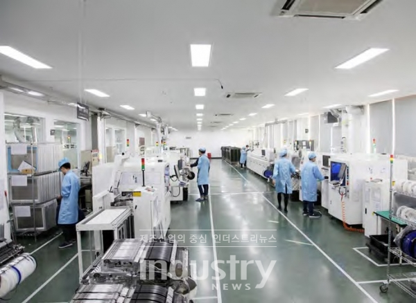 솔리스는 수직통합형 제조공장을 통해 고품질의 제품을 공급하고 있다. [사진=솔리스]