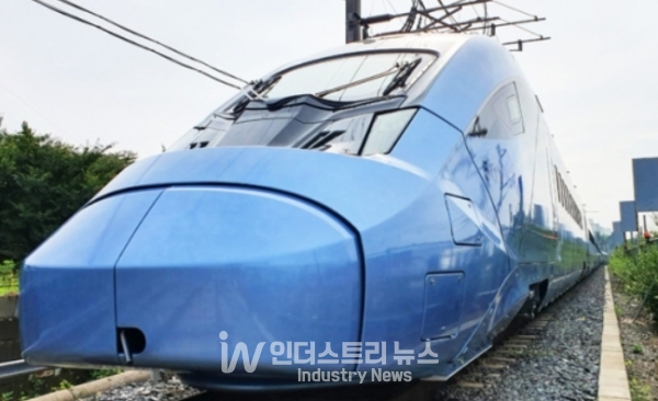 현대로템이 국내에 처음으로 선보인 동력분산식 고속열차 EMU-250 [사진=현대로템]