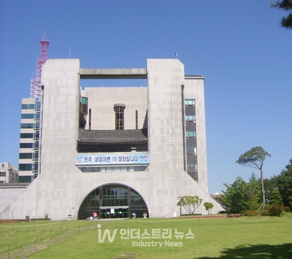 전주시의 지니계수는 0.56으로 전국 시·군·구 가운데 가장 낮은 것으로 나타나 경제적으로 평등한 지역으로 파악됐다.