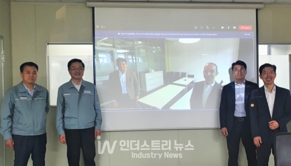 원격으로 진행된 파트너십 체결식 [사진=ABB]