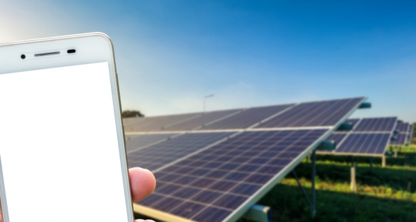 일본 태양광 기업인  ‘Change The World’는 일본에 위치한 자체 태양광발전소에 투자할 수 있는 모바일 애플리케이션을 개발해 인기를 끌고 있다. [사진=utoimage]