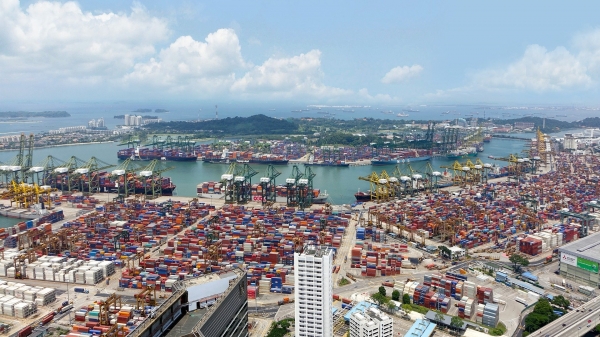 미국 LA/롱비치 항만 입항을 위해 선박들이 묘박지에서 즐비하게 대기하고 있는 것으로 알려졌다.