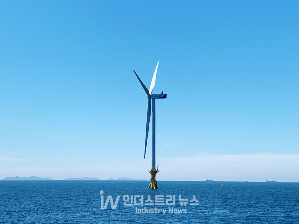 군산 앞바다에 설치된 유니슨 4.2MW 해상풍력터빈 [사진=유니슨]