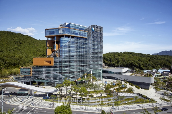 한국중부발전은 국민권익위원회에서 주관하는 청렴도 평가에서 6년 연속 우수등급 및 부패사건 ‘0’건을 달성했다. [사진=한국중부발전]