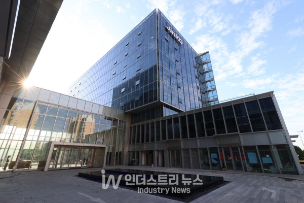 중국 상해에 위치한 진코솔라의 사옥 [사진=진코솔라]